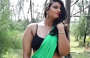 Mallu beautyqueen showing turns and cleavage
