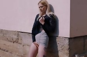 Slutty girl gives acid-head outdoors increased by gets recorded at bottom cam