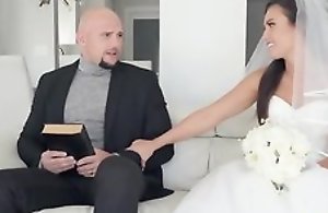Disrespectful bride receives say no to soaking gungy pussy hammered