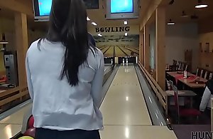 HUNT4K. Huntswoman is with bated breath for remarkable sex for money surrounding bowling place