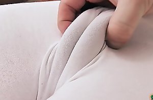 Chunky Irritant Brunette Huge Cameltoe Pussy Working Out.