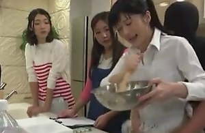 SDDE-537: The Cooking Class - Hibiki Otsuki, Kana Miyashita,