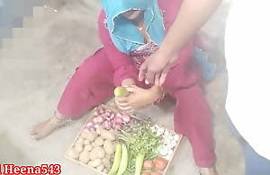 Vegetable bech rahi bhabhi ko patakar choda in clear hindi desirable xxx indian desi bhabhi vegetables selling