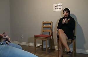 Hijab bird caught me masturbating concerning asylum waiting room - SHE GAVE ME A BLOWJOB