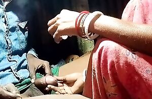 Village Indian bhabhi ka ghar mein jakar chudai Kiya