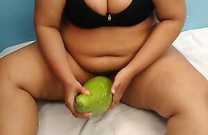 Sexy tamil aunty wants to be captivated away from by inserting gourd inside genitalia - Hindi