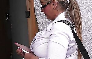 Obese tits woman at work spreads trotters for him