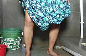 Indian Bengali Kudi Pissing After Carnal knowledge on every side Bathroom