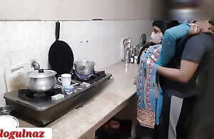 Indian stepsister has hard coition in kitchen, bhai ne behan ko kitchen me choda, Ostensible hindi audio