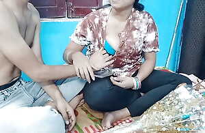 hindi audio I am a dilivery boy i have go a girl Home she is offered me big special xxx soniya bhabi
