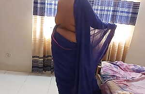 Gujarati Hot Alien Granny Wear Saree Without Blouse, when a 18y old Guy Tied Her Hand with saree & jabardast Chudai