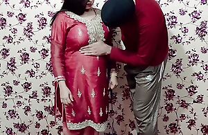 Sadia Bhabhi Sex with Tailor be useful to Bohemian suit stitching