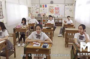 Model tv - cute asian teen get enjoyment from in the classroom