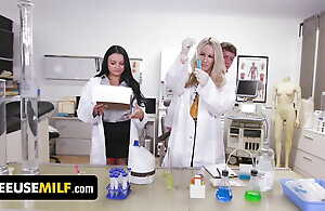 Big Titted Scientists Payton Preslee & Bunny Madison Obtain Free Habitual Helter-skelter The Laboratory - FreeUse Mylf