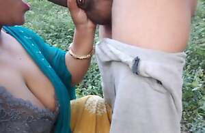 Desi jungle bhabhi played dirty hold up to ridicule sex with a boy in a difficulty jungle and also did blowjob.