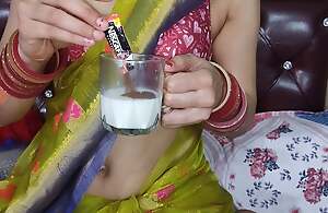 XXX bhabhi makes ambrosial coffee from say no to unused breast milk for devar apart from squeezing overseas say no to milk surrounding cup (Hindi audio)