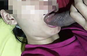 Left by her working husband, Binor sange cheated on her cock Brondong guy
