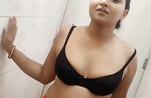 Bhabhi Mincing go to the little boys' fakking
