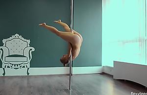 Youthful Yanna Kokx does seductive gymnastics