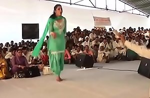 इसी​ डांस की वजह से सपना हुई थी हिट ! Sapna choudhary first hold-up dance HIGH